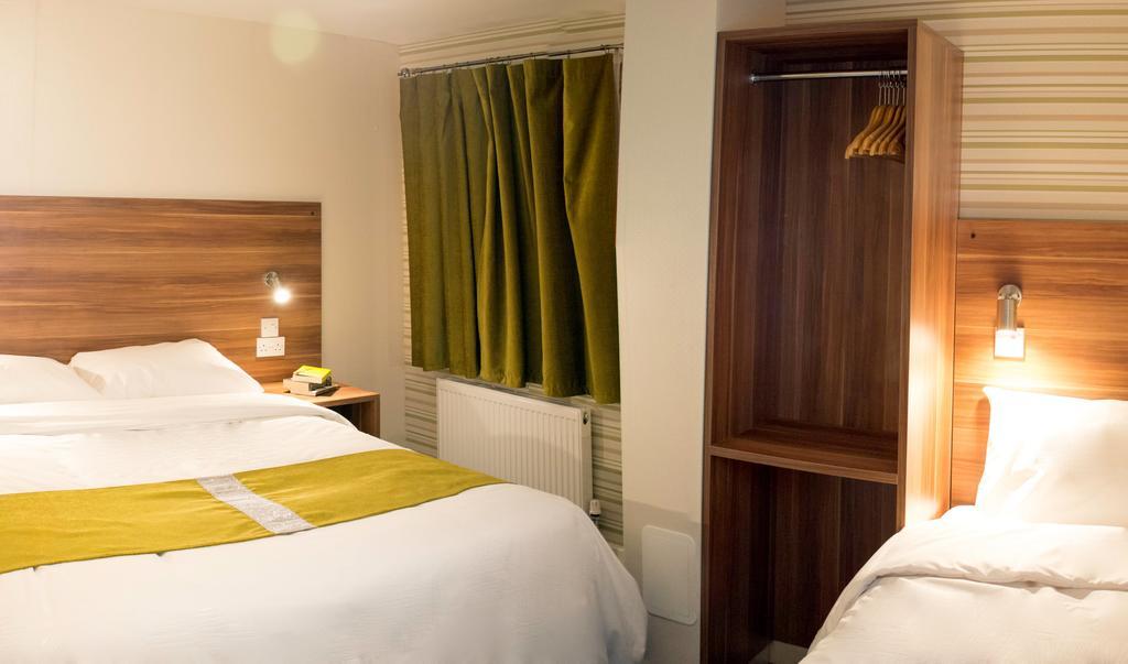Helix Hotel Grangemouth Room photo